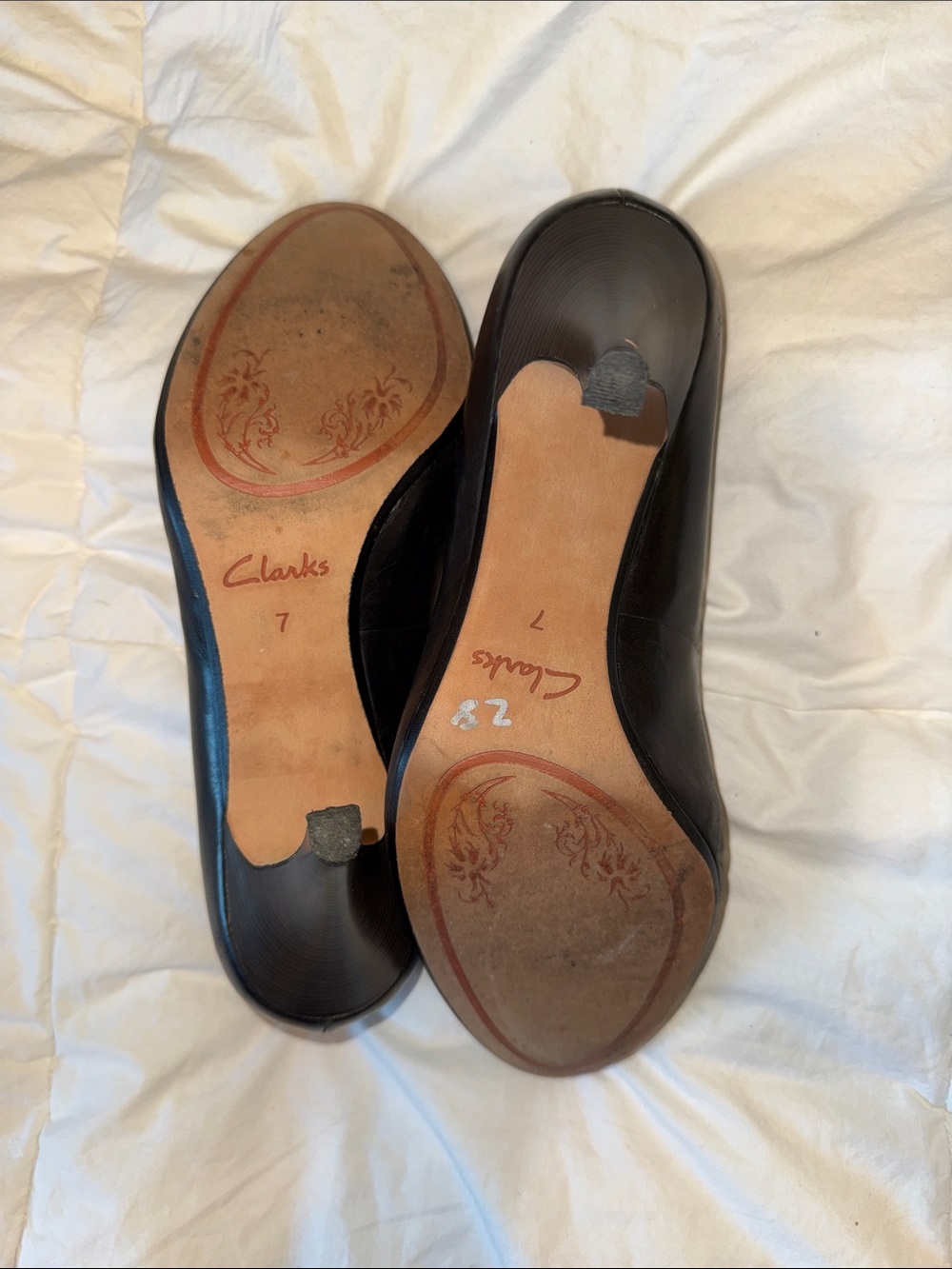 Clarks Black Leather Women's Classic Pumps - Picture 3 of 4